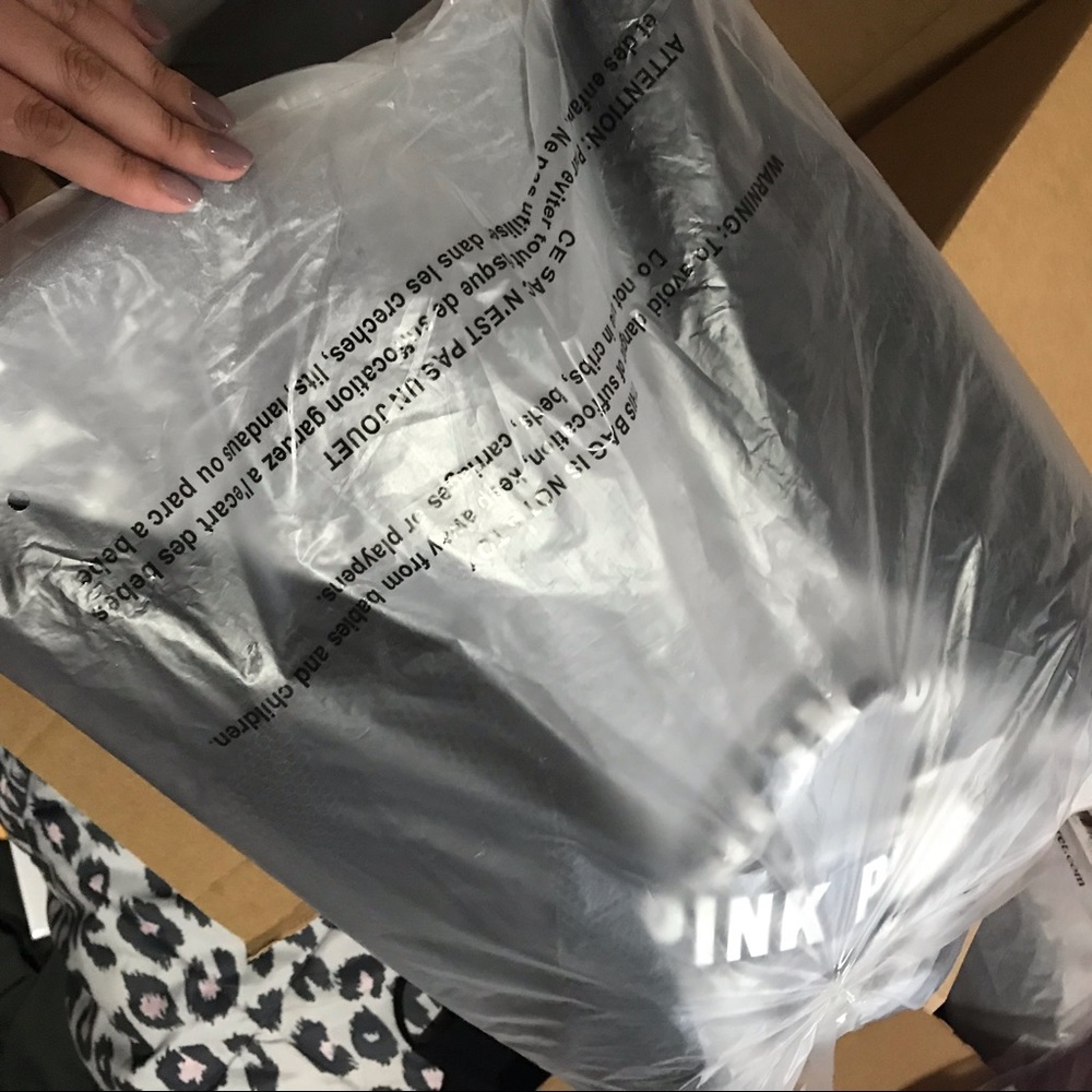 VS PINK LARGE DUFFLE BAG - Picture 3 of 3